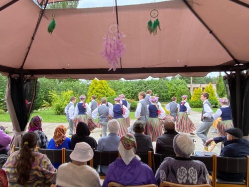 Galēnu pamatskolas 7.- 9. klases tautu deju kolektīvs piedalījās labdarības koncertā SAC "Rušona", SAC "Aglona" un SAC "Vārkava."