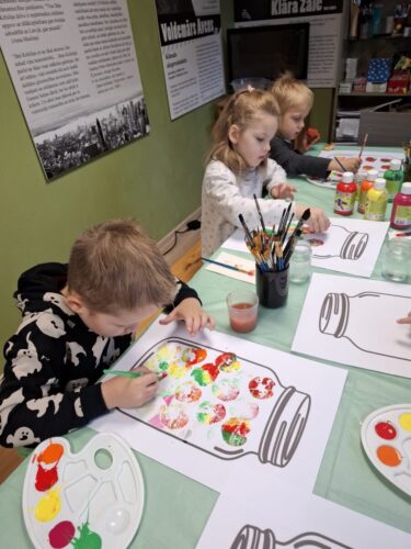 "Lielie Rūķīši" piedalās mākslinieciskajā darbnīcā