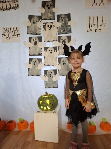 Pirmsskolas grupiņas "Lielie rūķīši" bērni svin Helovīnu