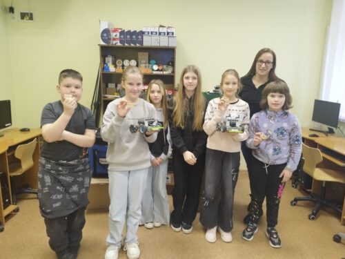 4. klase apgūst VEX pamatus