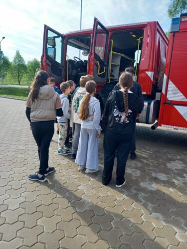 5. klases skolēni apmeklē VUGD Viļānu posteni